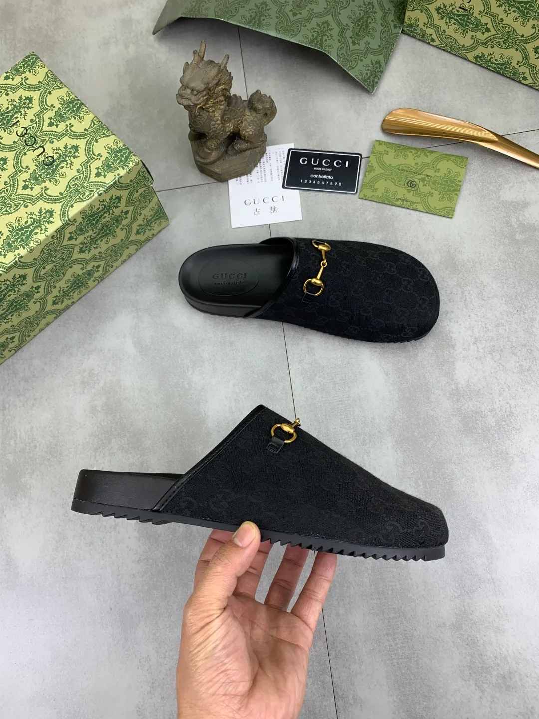 Men's shoes💰P340 💰[New model] Gucci half-drag business leather shoes hot selection (Gucci) official website latest Gucci half-drag business leather shoes, hot style 💥The version is simple and elegant, exclusive for trendy men. Unique official website latest brand original double G Embossed elements 👑 Original Gucci decoration, fashionable and elegant, original calfskin fabric ✅ Fully imported first-layer cowhide lining, wear-resistant, rubber business outsole specified on the official website, actual shot of the classic model at the counter 🎬 Size: 35-44 5⃣️colors available